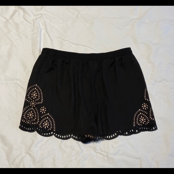 Shorts With Lace Designs P35 - Picture 2 of 2
